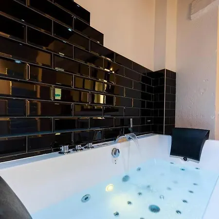 Bayeuzen - Le Baldaquin - Nuitee Avec Privatif 公寓 *